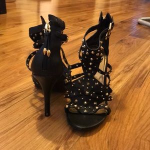 GUESS Stud Stiletto  W Size 9